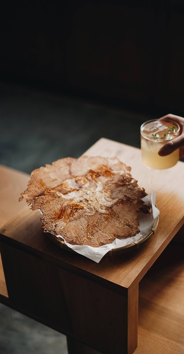 คาเฟ่ญี่ปุ่นที่นำหน้าด้วยเซมเบ้ ที่เจ้าของได้ไอเดียมาตอนไปเที่ยวเมืองคามาคุระ ร้านที่จุดประกายความคิดให้เธอเป็นร้านขายเซมเบ้ปลาหมึกและกุ้ง