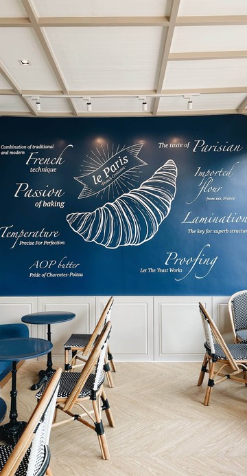 นี่คือร้านครัวซองต์ล่าสุดที่มาเปิดในช่วงที่กระแสครัวซองต์ขึ้นถึงขีดสุด ที่สำคัญมาเปิดในโลเกชั่นปราบเซียนอย่าง Gump’s Ari ที่ต้องยอมรับว่าคนแวะมาเพื่อถ่ายรูป