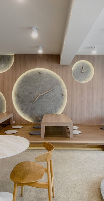 มาลองใช้วันเวลาสบาย ๆ จิบชาเกรดดี ที่ร้าน Matcha Specialty เปิดใหม่ที่น่าจับตามอง ตัวร้านตั้งอยู่ด้านบนชั้น 5 โครงการพิมาน 49