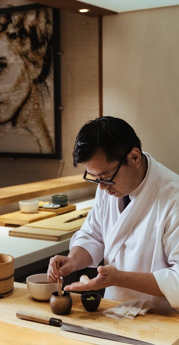 Tenko Omakase Bangkok เชฟไดสุเกะ นิชิมูระ เชฟมากประสบการณ์กว่า 20 ปี ผู้มีความหลงใหลในวัฒนธรรมการทำอาหารญี่ปุ่นในสไตล์ดั้งเดิม