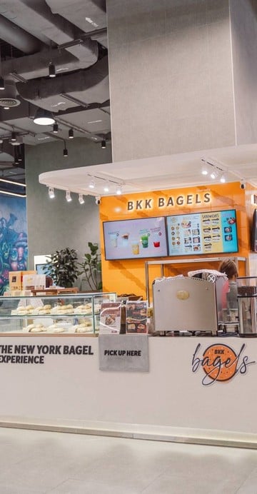ไม่ต้องบินลัดฟ้าไปถึงนิวยอร์ก ก็ลิ้มลองรสชาติออริจินอลได้ที่ "BKK Bagels" ร้านเบเกิลโฮมเมดสูตรต้นตำรับสไตล์นิวยอร์ก ที่ใส่ใจในทุกมิติของเบเกิล