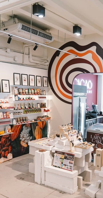 เชิญชวนให้ทุกคนมาลิ้มลอง "Cacao Everywhere" คาเฟ่คราฟต์ช็อกโกแลตและโกโก้ไทย ที่รวบรวมทั้งรสชาติ ความรู้ และแรงบันดาลใจไว้ในพื้นที่เดียวกัน