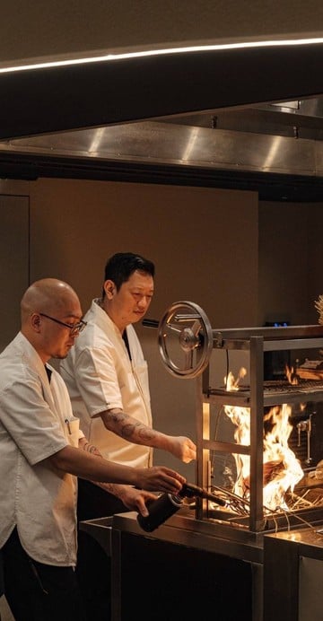 Fillets & Friends Series 5: Juyondai ถ้าถามหาโอมากาเสะเบอร์ต้น ๆ ตอนนี้ต้องยกให้ Fillets แม้ไม่ใช่ร้านใหม่แต่เชฟแรนดี้ยังคงความเก๋า ผสานสไตล์คัปโปะเข้ากับโอมากาเสะ ทำให้คอร์สมีความหลากหลายทั้งนิกิริและจานปรุงรสที่พลิกแพลงได้อย่างน่าทึ่ง