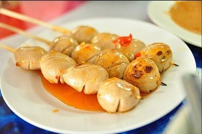 ลูกชิ้นเนื้อปิ้ง (หมูก็มีนะครับ)
