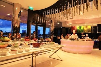 The Terrace@72 รามาดาพลาซา เจริญกรุง 74