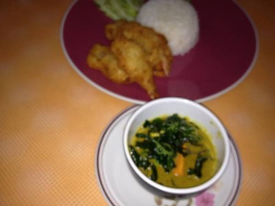ข้าวเขียวหวานกุ้งกรอบ