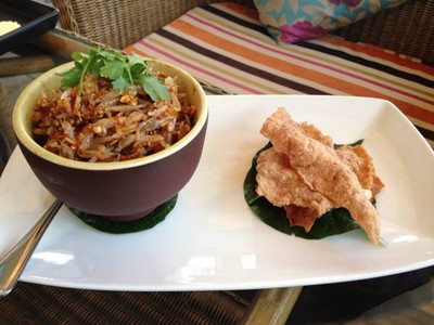ยำส้มโอ อร่อยมากๆ มีหมูแผ่นด้วย