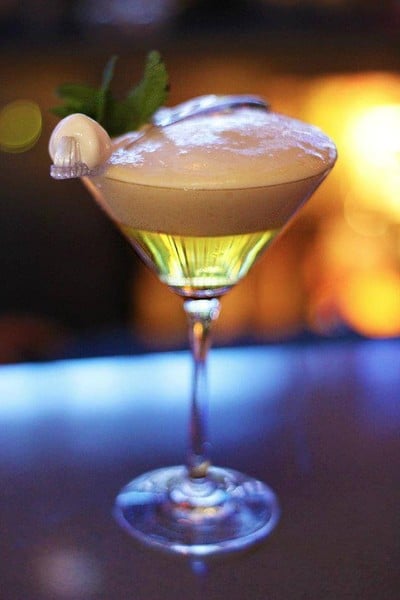 w xyz bar (ดับเบิ้ลยู เอ็กซ์ วาย ซี บาร์) โรงแรม อลอฟท์ w xyz bar (ดับเบิ้ลยู เอ็กซ์ วาย ซี บาร์) โรงแรม อลอฟท์