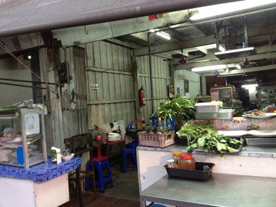 ร้านอาจดูเก่า. แต่เป็นเพราะเค้าเปิดมานานกว่า30ปีแล้ว. แต่รับรองความอร่อยจ้า