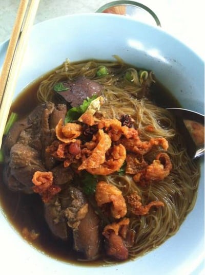 กัปตัน ก๋วยเตี๋ยวไก่ตุ๋นน้ำข้น บ้านอ้อย อ.เมืองสระบุรี