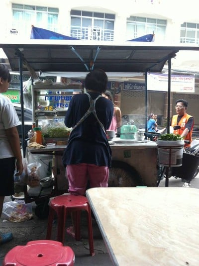 ก๋วยเตี๋ยวไก่มะระ@หน้าโรงเรียนนวดแผนไทย