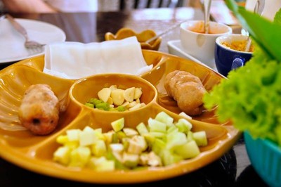แหนมเนืองลับแล (Nam Nuang Lab Lae) วัชรพล แหนมเนืองลับแล (Nam Nuang Lab Lae) วัชรพล