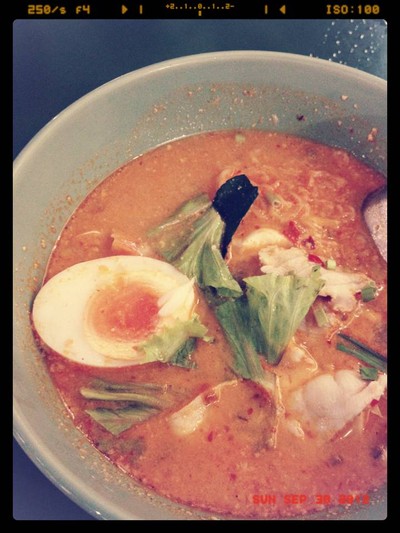 บะหมี่ต้มยำทะเลน้ำข้น รสชาติจัด หอมมัน อร่อยไม่ต้องปรุงเพิ่มเลยค่ะ 