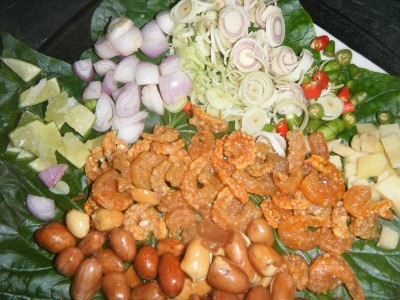 ไก่สามอย่าง