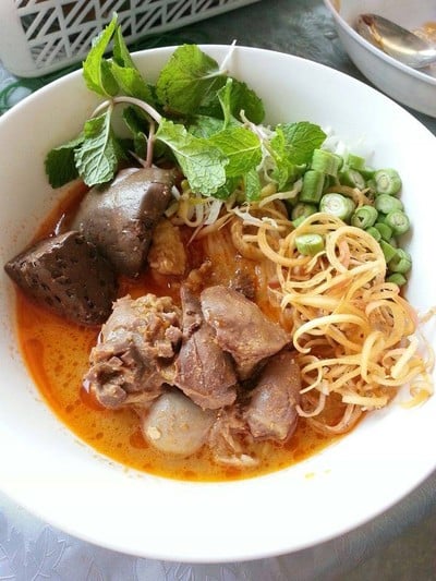 เมนูสุดฮิต ขนมจีนน้ำยาไก่+เครื่องใน