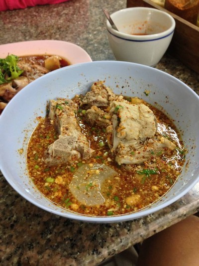 นกแลเตี๋ยวโขทัย (นกแล ก๋วยเตี๋ยวต้มยำสุโขทัย) ช้างคลาน นกแลเตี๋ยวโขทัย (นกแล ก๋วยเตี๋ยวต้มยำสุโขทัย) ช้างคลาน
