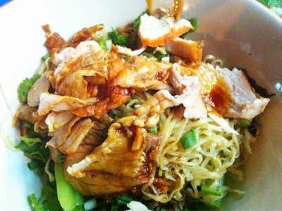 บะหมี่แห้งหมูแดง เส้นนุ่ม ผักนิ่มมาก