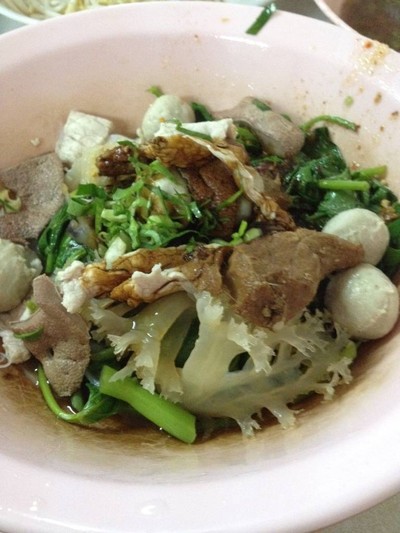 ก๋วยเตี๋ยวเรือเฉินหลง (Jackie Chan Noodle) ถนนแสงจันทร์ ก๋วยเตี๋ยวเรือเฉินหลง (Jackie Chan Noodle) ถนนแสงจันทร์