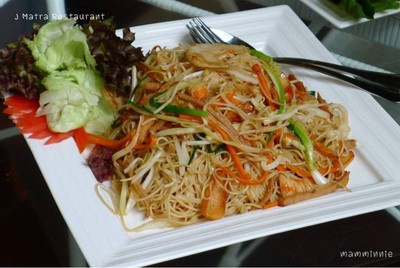 หมี่ผัดฮ่องกง อร่อยดีค่ะ