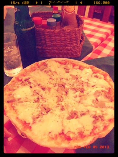 อร่อยสุดๆพิซซ่าแป้งบางหน้าทูน่ากับเห็ด:-P