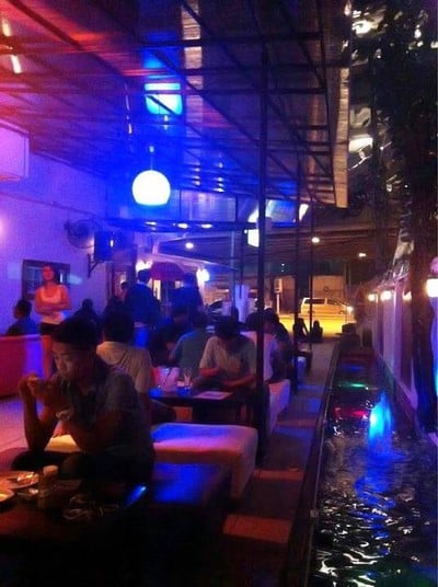 ชานชาลา พญาไท ร้านนั่งดื่มชิลล์ อาหารอร่อย ดนตรีสดไพเราะ