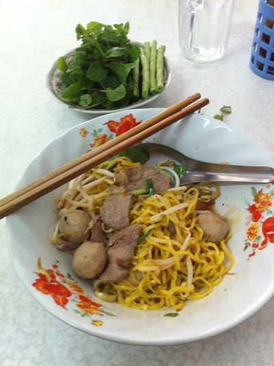 ก๋วยเตี๋ยวเนื้อคอยเธอ (KHOI THOE BEEF NOODLE) ก๋วยเตี๋ยวเนื้อคอยเธอ (KHOI THOE BEEF NOODLE)