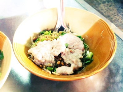 บะหมี่แห้งหมูทุบ