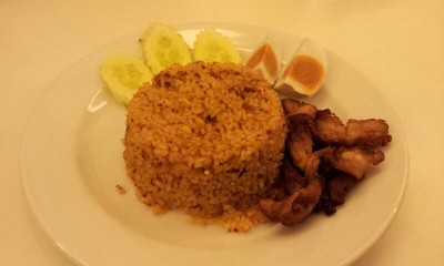 ข้าวผัดพริกเผาหมูทอด...หร่อยๆ