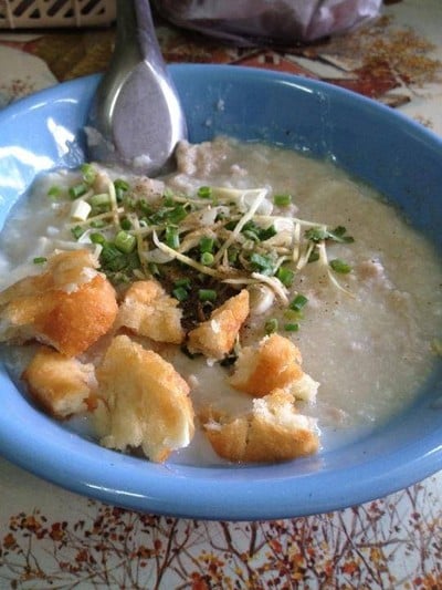 โจ๊กหมูลาดหญ้า (เตาถ่าน) ลาดหญ้า