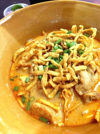 น้ำเงี้ยวป้าสุข ก๋วยเตี๋ยว 12 ปันนา สีลม