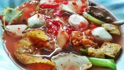 ลูกชิ้นทำเอง น้ำซุปหวานน้ำต้มกระดูกหมู