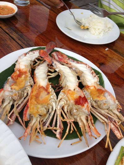 กุ้งแม่นำ้เผาตัวละ550฿