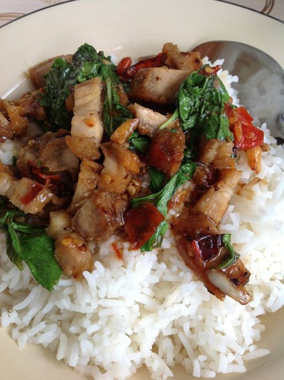 กระเพราหมูกรอบอร่อยจริงๆ