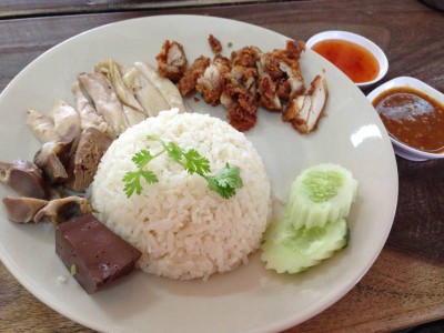 โกยีข้าวมันไก่ไหหลำ (KOYI KHAO MUN KAI HAILAM RESTAURANT) โกยีข้าวมันไก่ไหหลำ (KOYI KHAO MUN KAI HAILAM RESTAURANT)