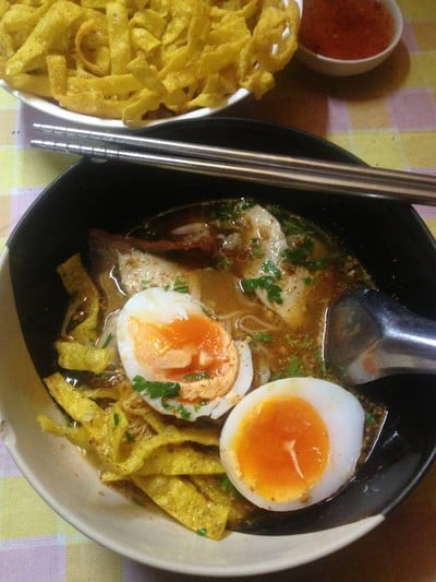ก๋วยเตี๋ยวไข่ต้มยำโบราณ บ้านเกาะ (สูตรราชบุรี)