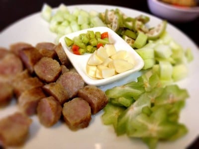 แหนมเนือง (nam nueng) แหนมเนือง (nam nueng)