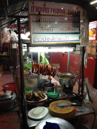 ก๋วยเตี๋ยวหลอด น่องไก่