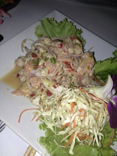 ยำปลาแซลมอน ทีเด็ดเลยบ่องตรง ไปไม่สั่งถือว่าผิด eiei