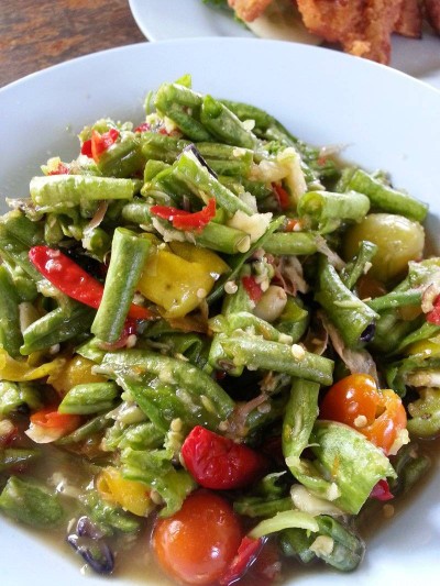 ร้านอาหาร ไทย-ลาว (ละเอาะ) ร้านอาหาร ไทย-ลาว (ละเอาะ)