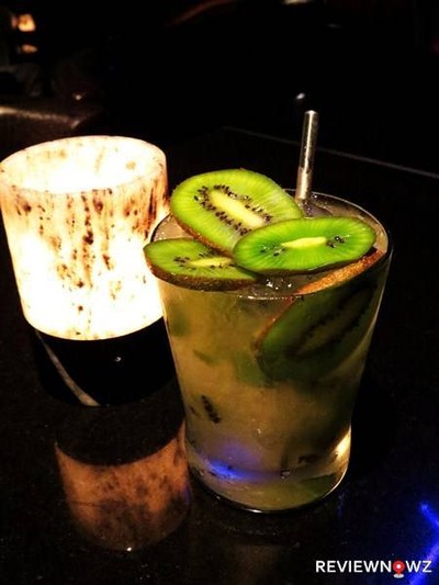 'Kiwi Caipiroska' รสไม่เข้มข้นนัก แล้วก็ไม่หวานไป ดื่มง่ายสบายๆสดชื่นๆ