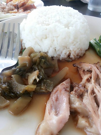 ข้าวขาหมู รสชาติโอเค .. ก่อนถึงแม่สาย แวะก่อนชอปปิ้งได้นะคะ