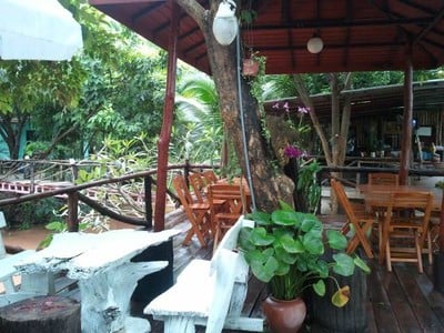 ครัวริมน้ำบ้านไร่ บ้านไร่ จอมทองรีสอร์ท