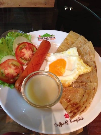 โรตี ไส้กรอก ไข่ดาว