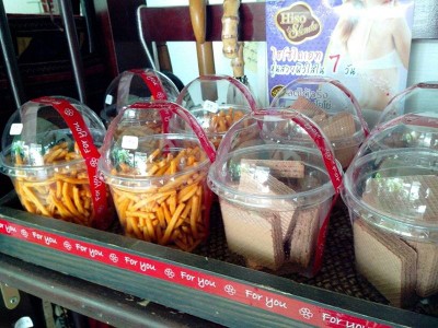 เค้ามีขนมเยอะนะร้านนี้อ่ะ คุนจอย...เค้าบริการดีคับ