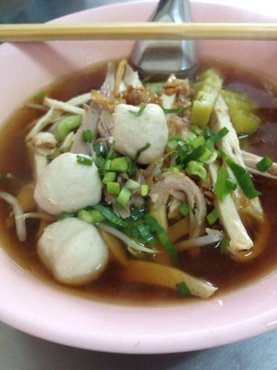 เส้นเล็กลูกชิ้นหมู + ไก่ฉีก + มะระ