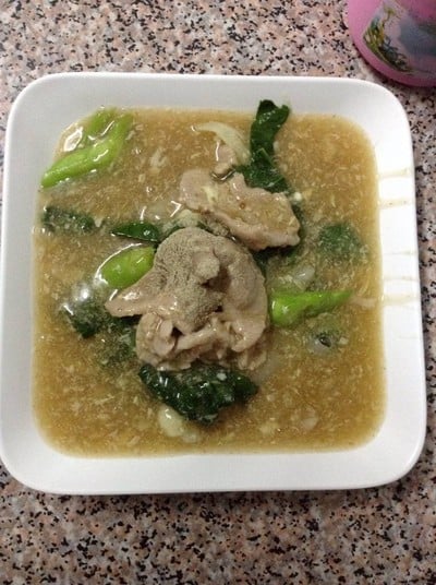 ราดหน้าหมี่กรอบหมูหมัก