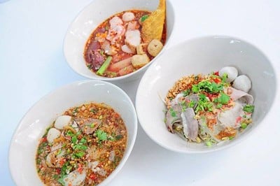 ก๋วยเตี๋ยวหมูโบราณ By ยายเอียด