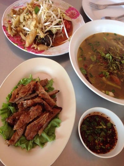 ร้านอาหารลาบเมืองยศ