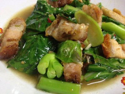 คะน้าหมูกรอบ