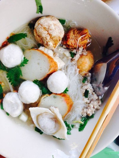 ก๋วยเตี๋ยวลูกชิ้นปลาคุณหมวย (KHUN MUAI FISHBALLS NOODLE) ก๋วยเตี๋ยวลูกชิ้นปลาคุณหมวย (KHUN MUAI FISHBALLS NOODLE)